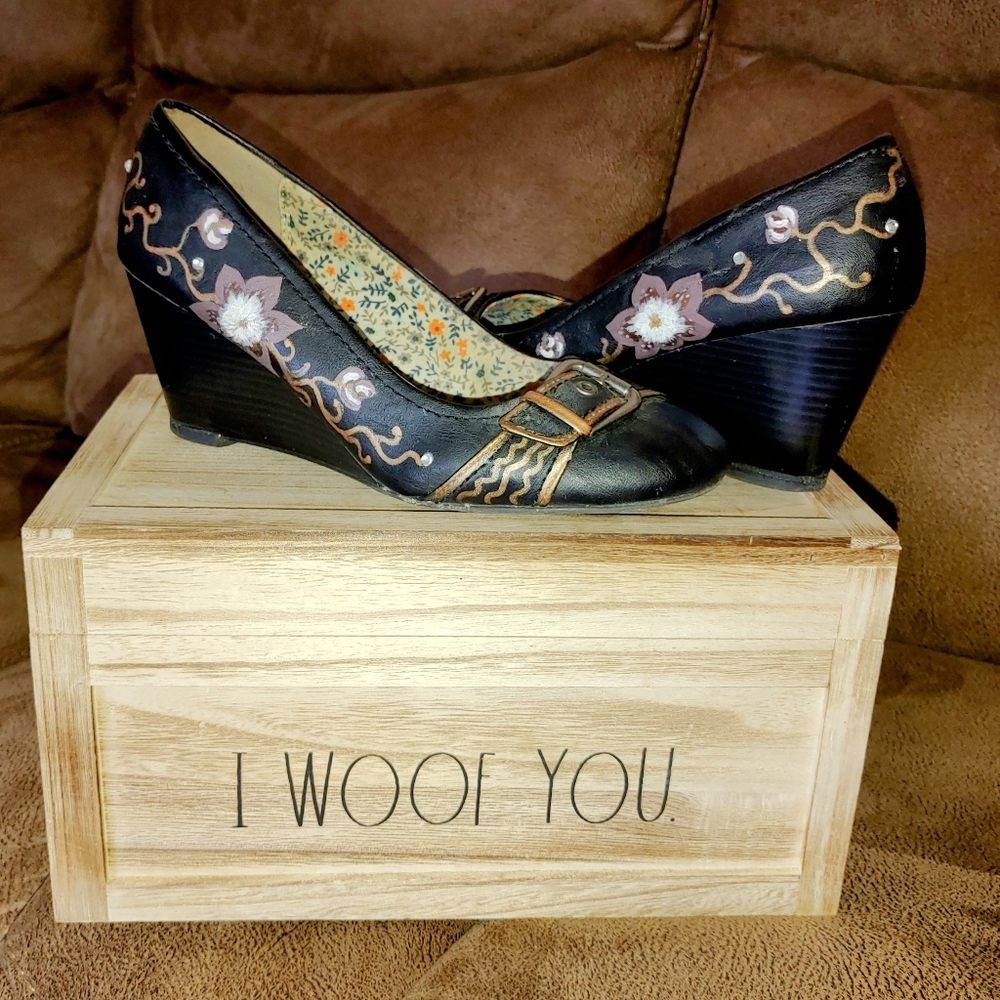 American Eagle Shoes with Unique Art Work
